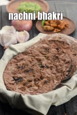 nachni bhakri recipe | authentic Maharashtrian nachni bhakri | hand rolled nachni bhakri made without ghee | healthy Maharashtrian nachni bhakri |