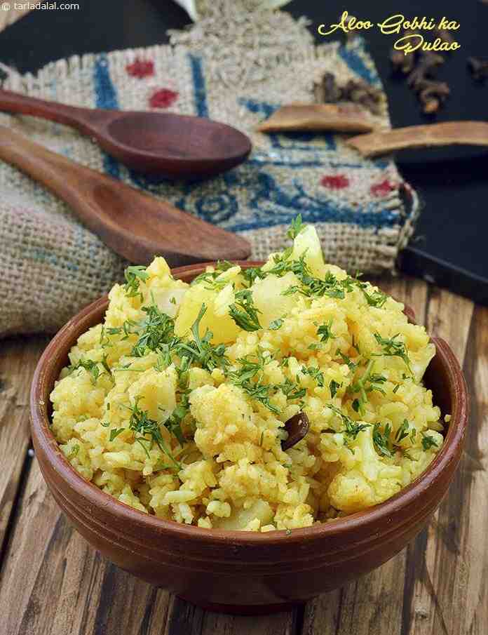Aloo Gobhi Ka Pulao | Tarla Dalal