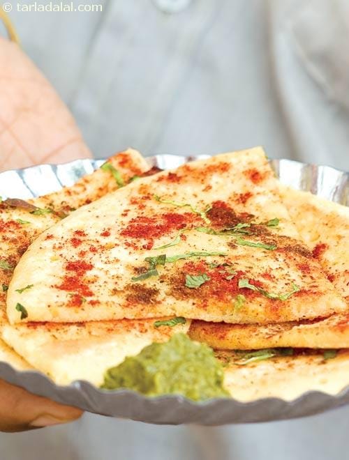 Sada Uttapa ( Mumbai Roadside Recipe) | Tarla Dalal