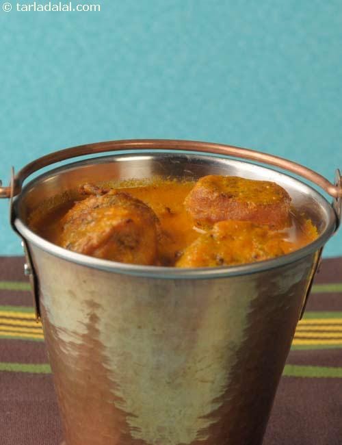 Spicy Kofta Curry recipe | Tarla Dalal