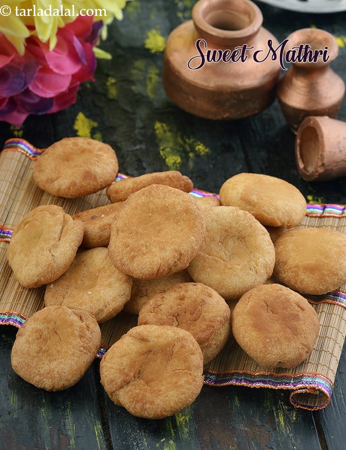 Sweet mathri recipe | meethi mathri ? tea time snack | maida ki meethi mathri ? jar snack | Gujarati mathri | | Tarla Dalal