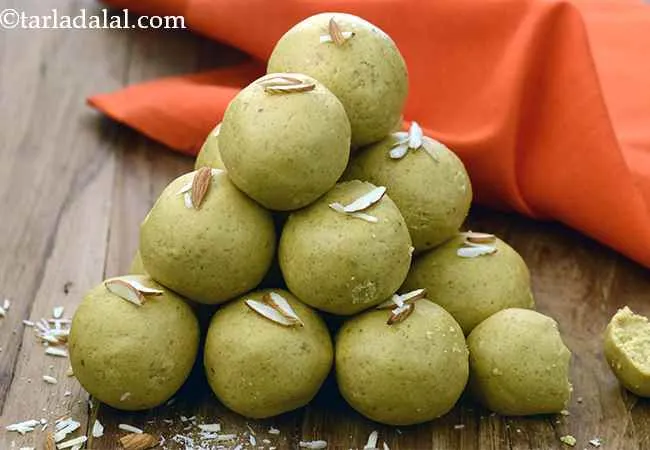 besan ladoo recipe | besan ke ladoo | besan ladoo |
