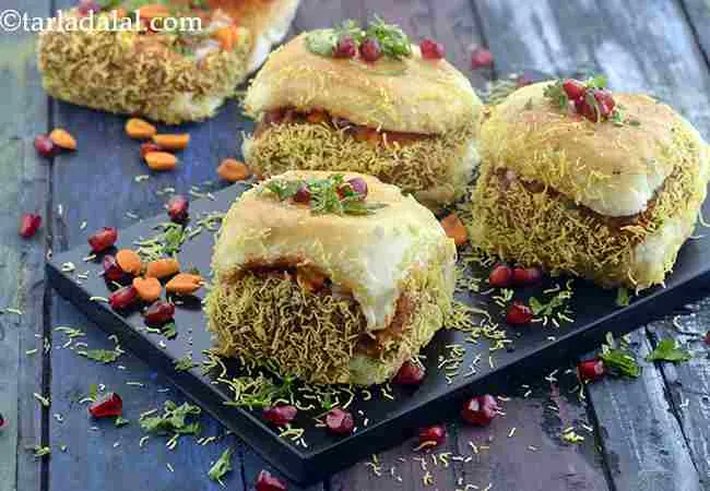 Dabeli ( Mumbai Roadside Recipes )