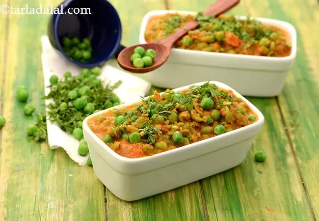 ग्रीन पीस् आम्बटी - Green Peas Ambti
