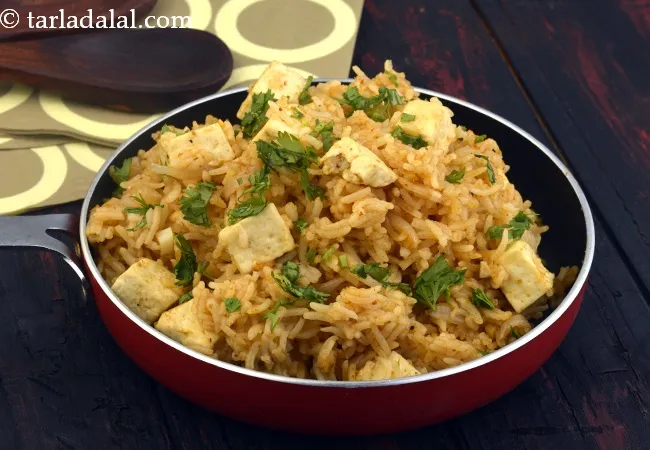 पनीर पुलाव रेसिपी | पनीर राईस | प्रेशर कुकर में तेज़ पनीर पुलाव | Paneer Pulao, Quick Paneer Pulao Recipe