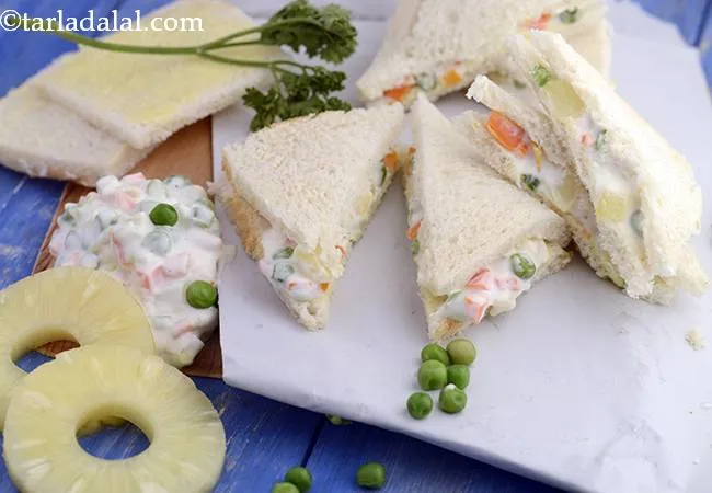 रशियन सलाद सैंडविच - Russian Salad Sandwich