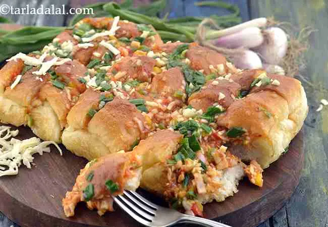 Stuffed Cheesy Schezuan Pav Recipe