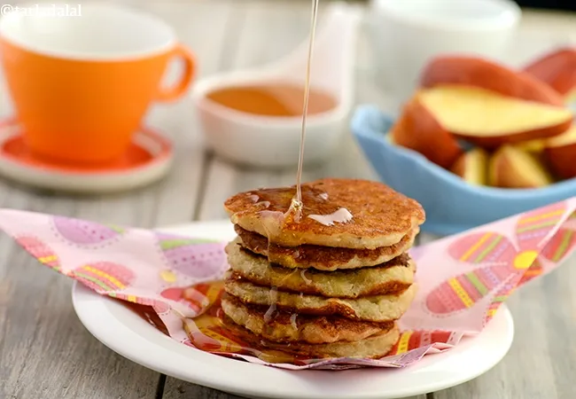 apple honey pancake recipe | Indian style honey apple pancakes | quick pancake recipe | eggless sweet apple cinnamon pancakes |