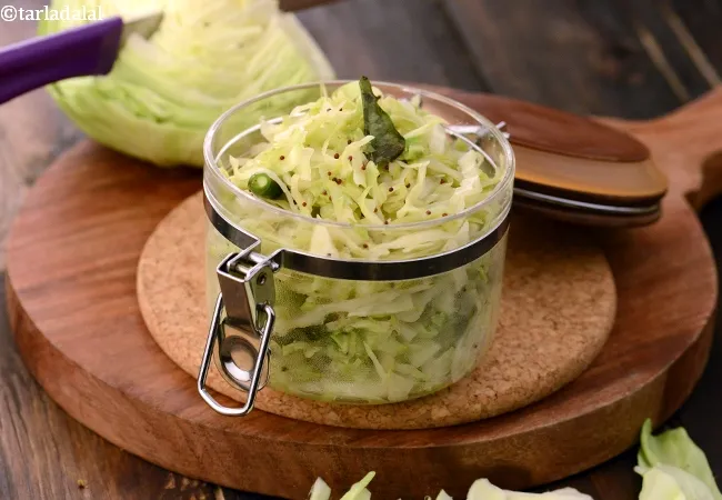cabbage kachumber recipe | Gujarati cabbage sambharo | fafda condiments | healthy patta gobi kachumber |