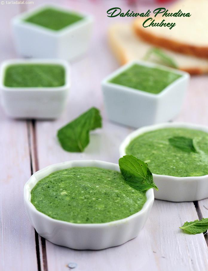 Dahi Wali Hari Chutney, Mint Curd Onion Chutney