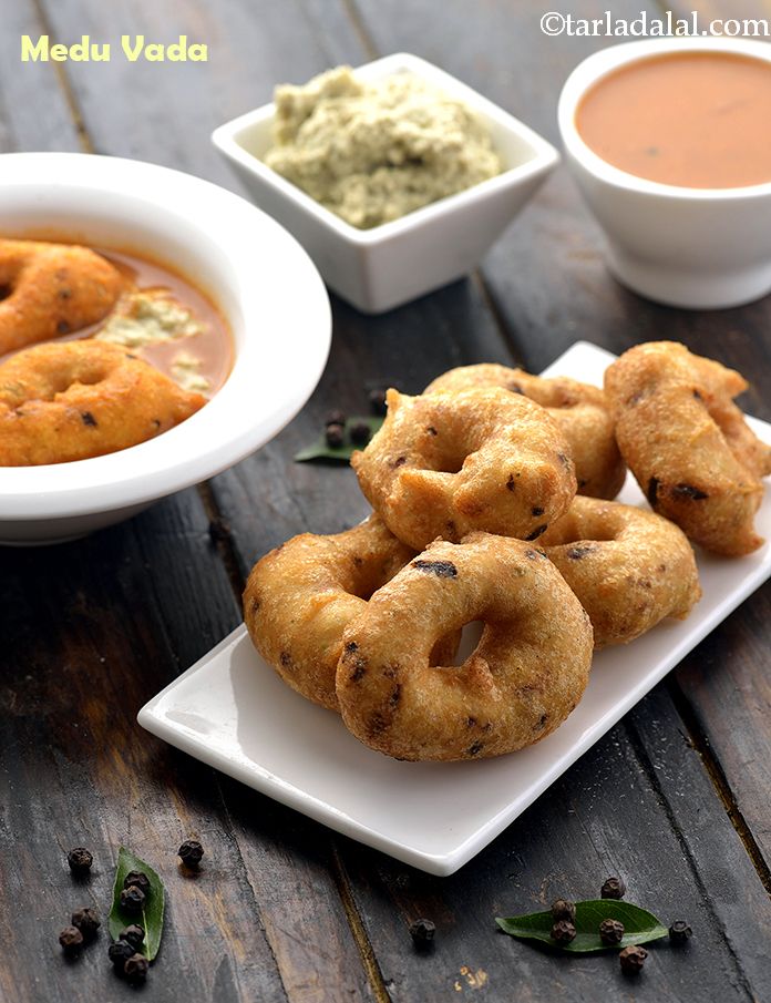Calories in Medu Vada, Mumbai Roadside Recipe