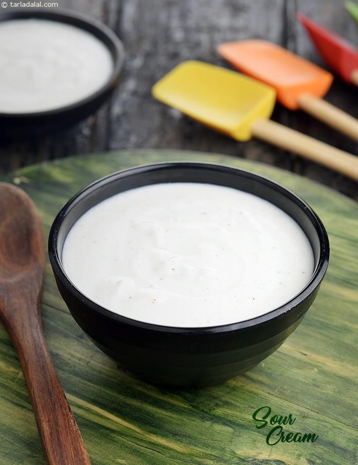 Calories in Sour Cream Made with Curd