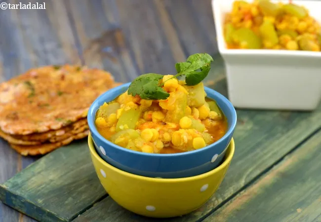 dudhi and chana dal sabzi | lauki chana dal sabzi | bottle gourd chana dal curry |