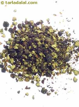 crushed black pepper