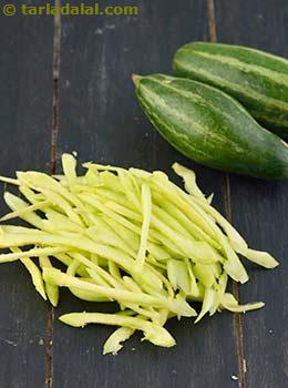 pointed gourd juliennes