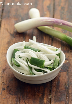 sliced spring onions