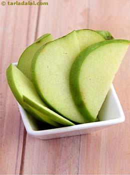 sliced green apple