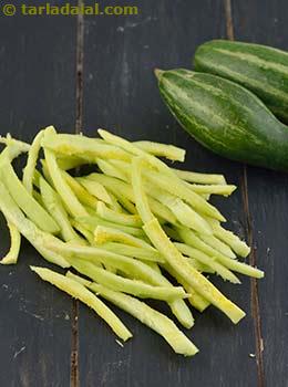 sliced pointed gourd