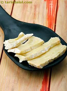 sliced brie cheese