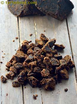 chopped palm jaggery