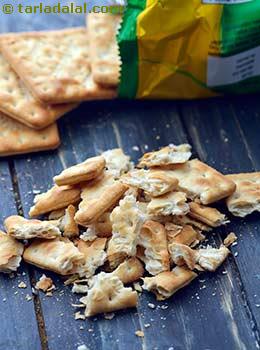 crushed cream cracker biscuit