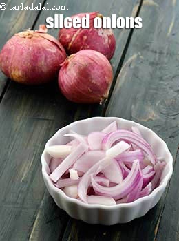 sliced onions