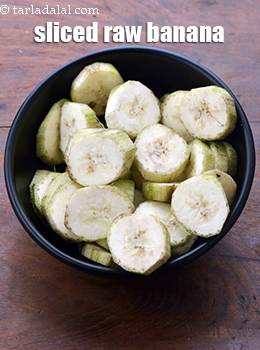 sliced raw banana