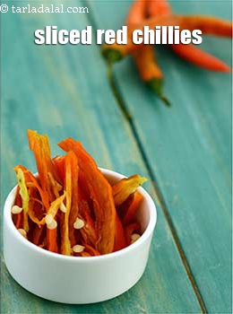 sliced red chillies