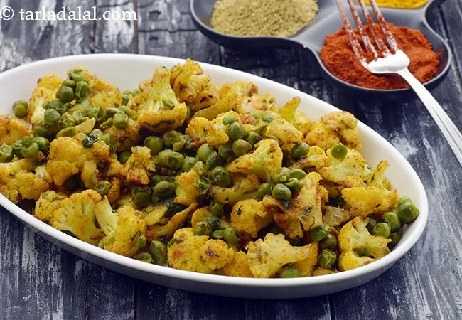 gobi vatana sabzi recipe | gobi matar sabzi | cauliflower green peas sabzi