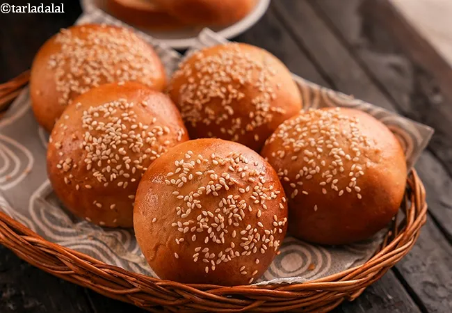 homemade whole wheat burger buns recipe | 100% whole wheat burger buns | Indian eggless whole wheat burger buns | soft wheat buns without eggs |