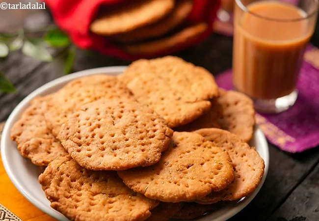 masala mathri recipe | crispy mathri | mathri - Diwali jar snack | khasta mathri |