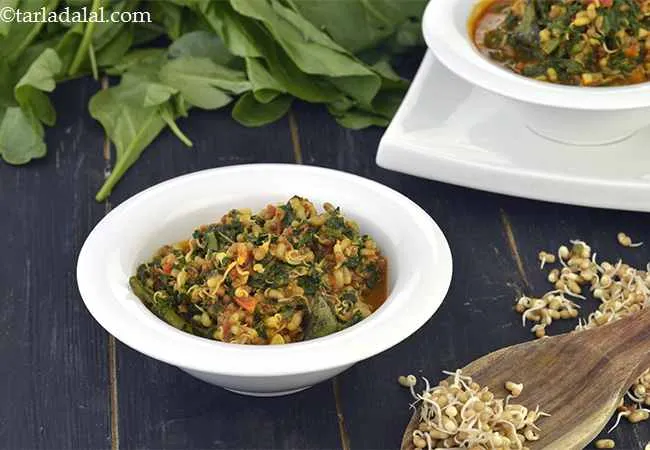  Palak Aur Matki ki Curry ( Microwave Recipe)