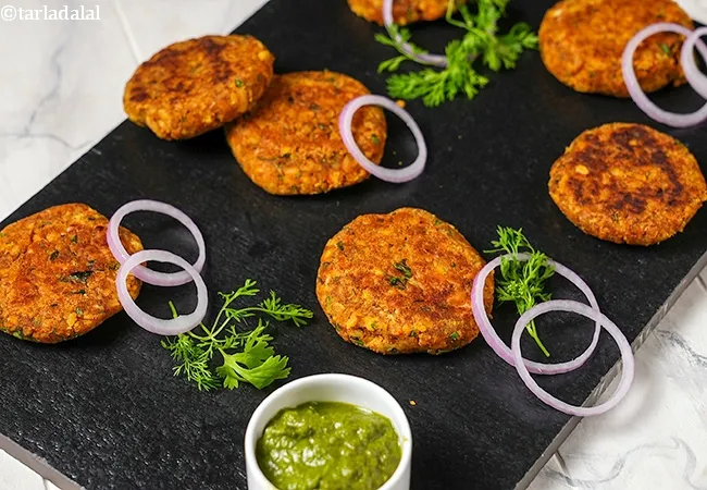 moong dal tikki recipe | moong dal vegetable kebab | healthy moong dal paneer cutlet |