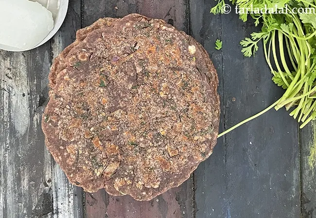 nachni paneer pancake recipe | ragi paneer pancake | healthy Indian red millet pancake |