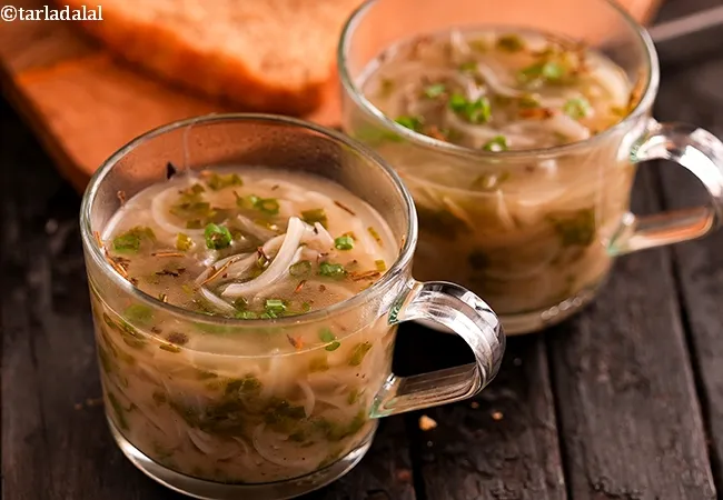 onion thyme soup recipe | onion soup | healthy onion thyme soup | low calorie French style onion soup