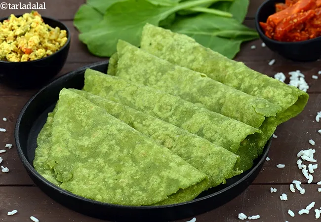 palak aur chawal ki roti recipe | chawal ke atte aur palak ke paratha | Indian spinach rice flour roti