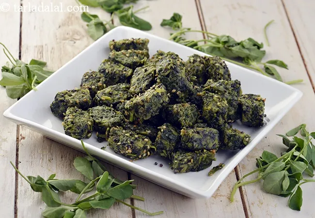 palak methi na muthia recipe | Gujarati palak methi muthia | Indian spinach and fenugreek dumplings | healthy palak methi muthia |