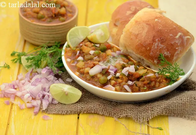 pav bhaji recipe in a pressure cooker recipe | pressure cooker pav bhaji | best Mumbai pav bhaji in instant pot |