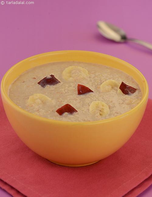 banana apple porridge recipe | banana apple dalia and oats porridge | healthy Indian dalia oats and fruit porridge |