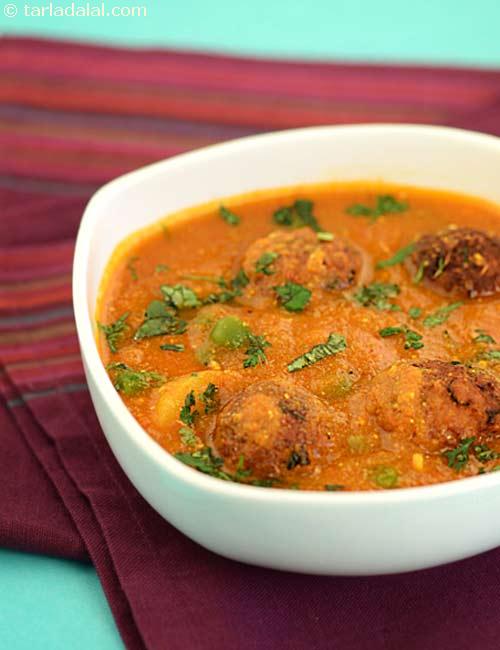 Bread Koftas In Pumpkin Curry ( Saatvik Khana Recipe), Saatvik Recipes