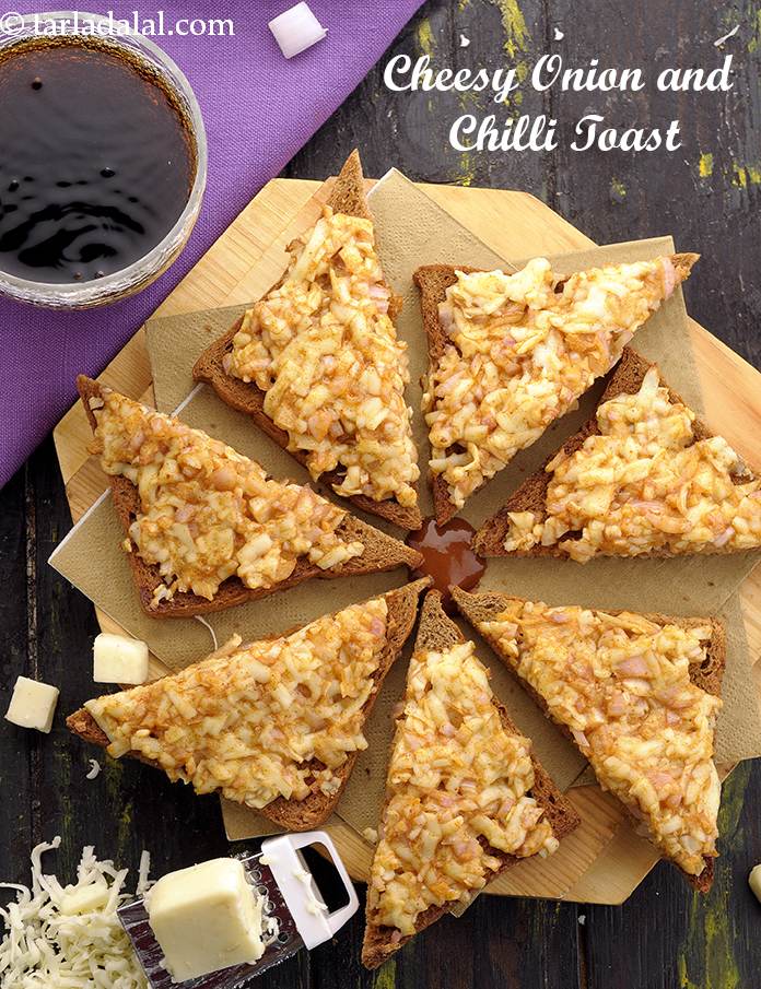 चीज़ी अनियन एण्ड चिली टोस्ट रेसिपी, Cheesy Onion and Chilli Toast Recipe In Hindi
