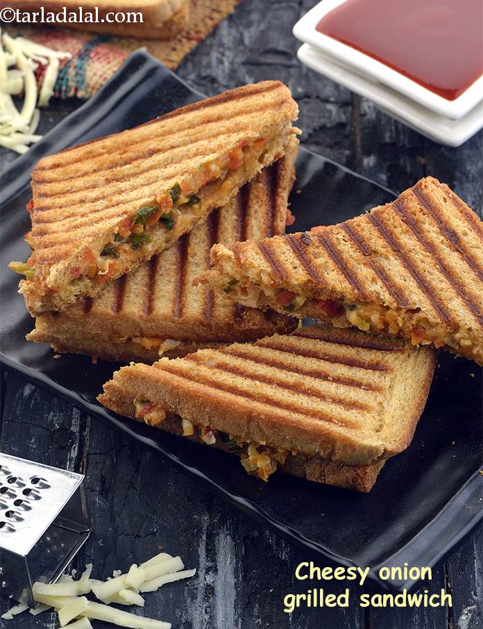 चीज़ अनियन ग्रिल्ड सैंडविच रेसिपी | चीज़ और हरे प्याज़ की सैंडविच | cheesy onion grilled sandwich in hindi