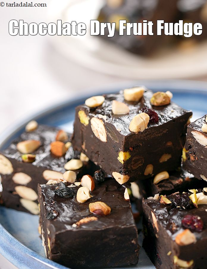chocolate dry fruit fudge recipe | fruit and nut chocolate fudge | nutty chocolate fudge bars