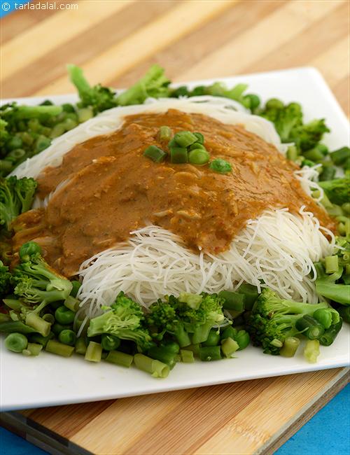 Green Vegetable Noodles in Red Curry Sauce recipe