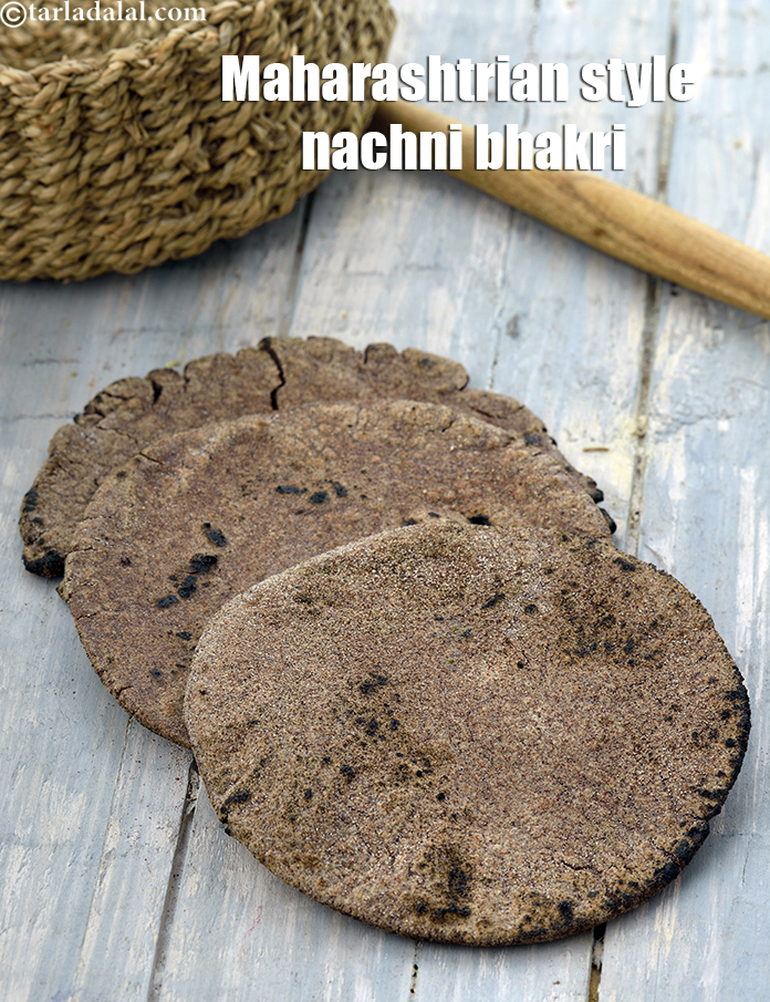 महाराष्ट्रीयन स्टाइल नाचनी भाकरी रेसिपी | रागी भाकरी | नाचनी रोटी | Maharashtrian style nachni bhakri in Hindi