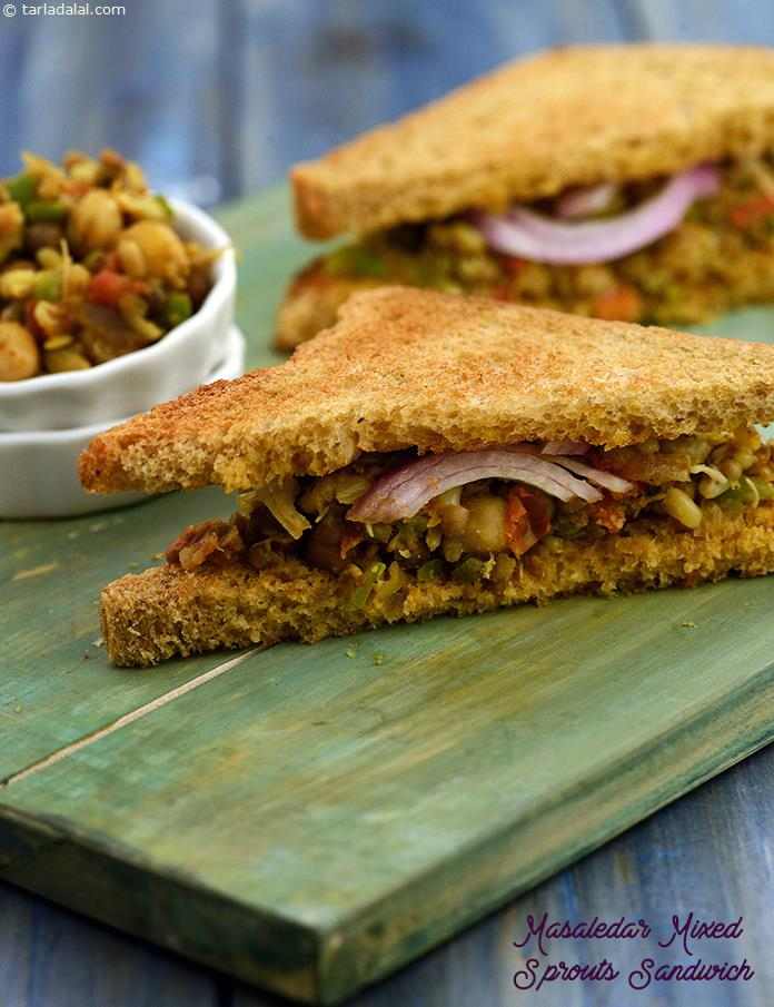 મસાલેદાર ફણગાવેલા મિક્સ કઠોળની સેન્ડવીચ