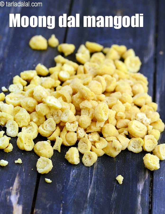 moong dal mangodi recipe | Rajasthani moong dal wadi | how to make moong dal mangori | non fried mangodi |