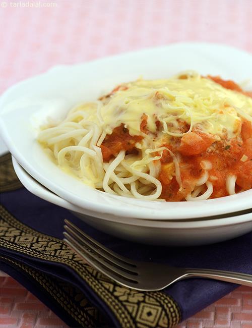 Noodles with Tomato and Cheese Sauce