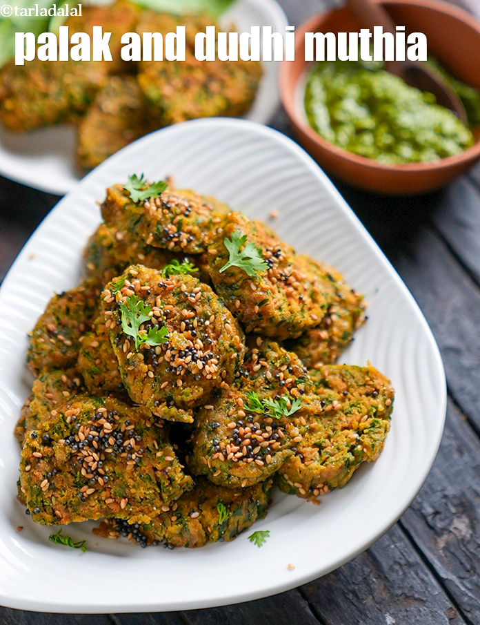 palak and dudhi muthia recipe | doodhi palak nu muthiya | healthy lauki spinach dumplings |