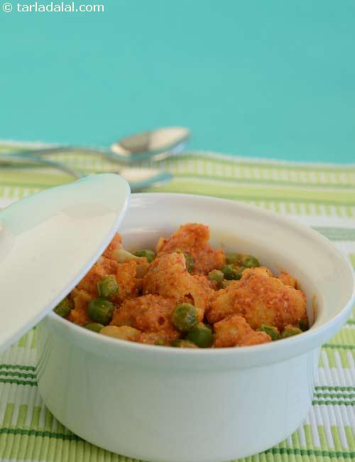 Phoolgobhi Aur Mutter Ki Kari